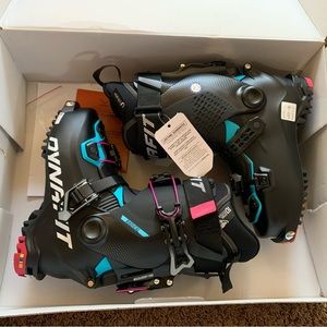 BRAND NEW! Dynafit Radical Women’s Ski Boots 24.5